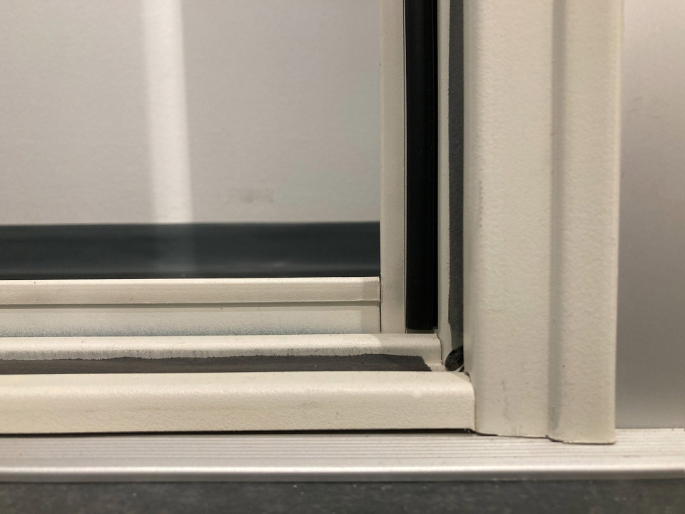 Split tuzgatlo ajto 32 mm  magas bontható küszöb